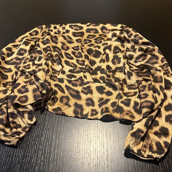 Fashion Nova Leopard Print Wrap Top size Large - Picture 5 of 5